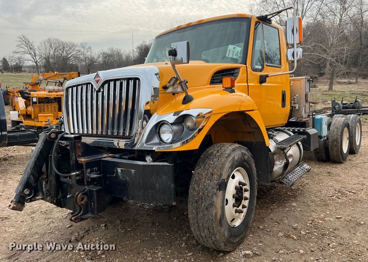 image for item MM9210 2016 International WorkStar 7500  truck cab and chassis