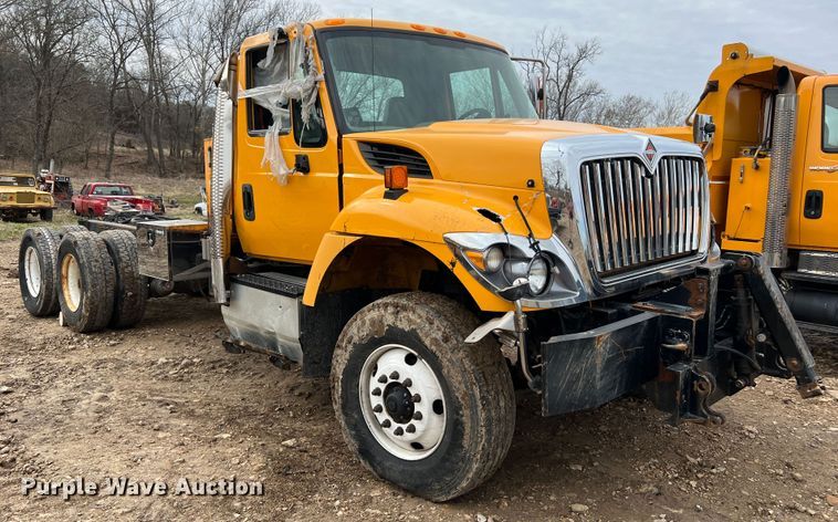 image for item MM9210 2016 International WorkStar 7500  truck cab and chassis