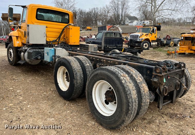 image for item MM9210 2016 International WorkStar 7500  truck cab and chassis