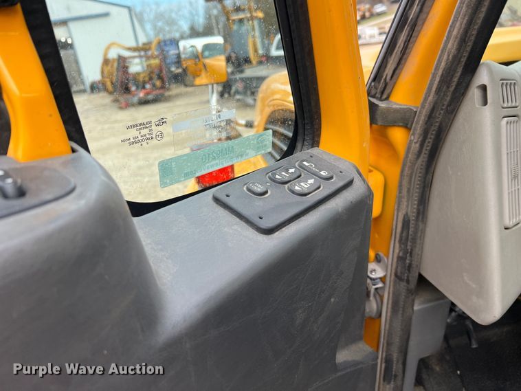 image for item MM9210 2016 International WorkStar 7500  truck cab and chassis