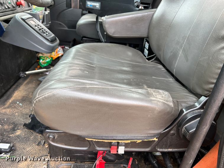 image for item MM9210 2016 International WorkStar 7500  truck cab and chassis