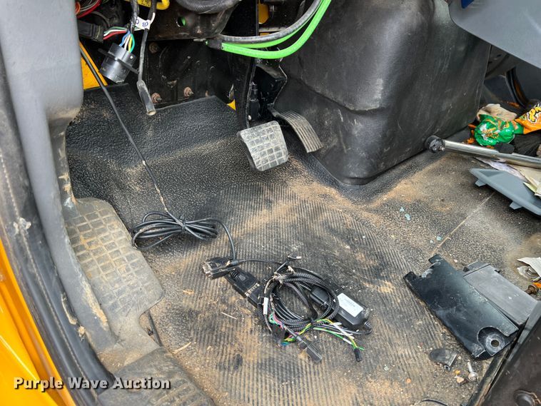 image for item MM9210 2016 International WorkStar 7500  truck cab and chassis