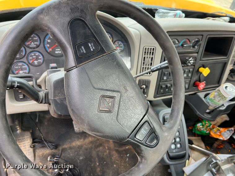 image for item MM9210 2016 International WorkStar 7500  truck cab and chassis