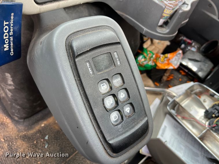 image for item MM9210 2016 International WorkStar 7500  truck cab and chassis