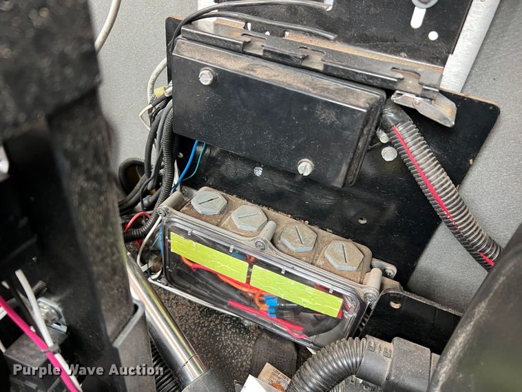 image for item MM9210 2016 International WorkStar 7500  truck cab and chassis