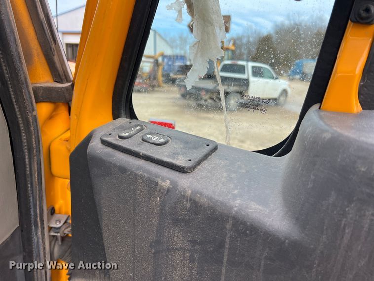 image for item MM9210 2016 International WorkStar 7500  truck cab and chassis