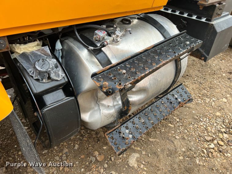 image for item MM9210 2016 International WorkStar 7500  truck cab and chassis