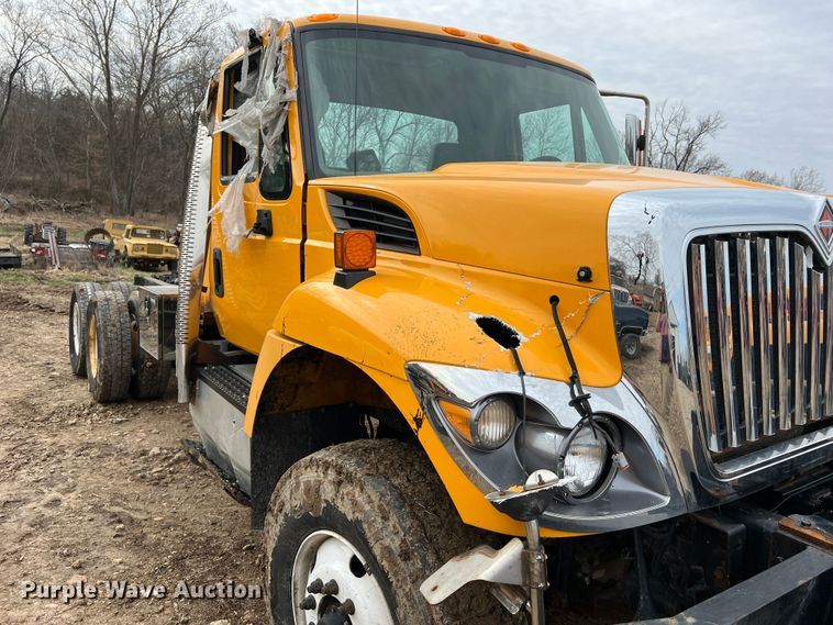 image for item MM9210 2016 International WorkStar 7500  truck cab and chassis