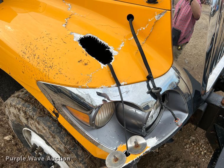 image for item MM9210 2016 International WorkStar 7500  truck cab and chassis