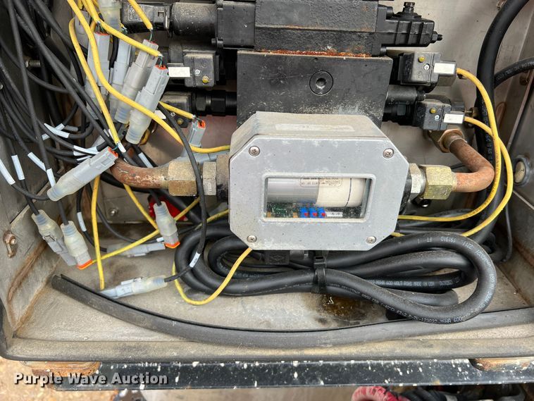 image for item MM9210 2016 International WorkStar 7500  truck cab and chassis