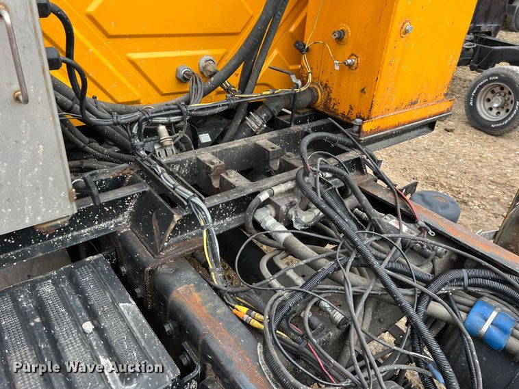 image for item MM9210 2016 International WorkStar 7500  truck cab and chassis