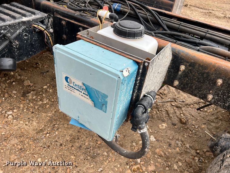 image for item MM9210 2016 International WorkStar 7500  truck cab and chassis