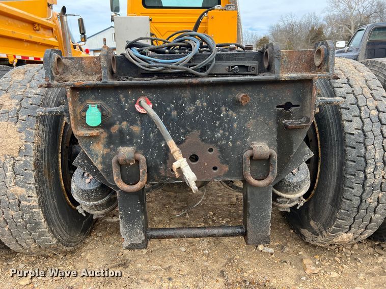 image for item MM9210 2016 International WorkStar 7500  truck cab and chassis