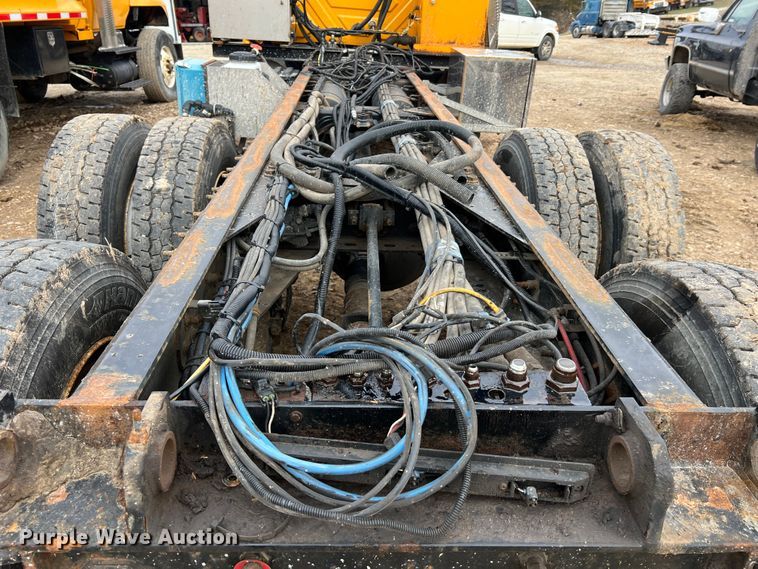 image for item MM9210 2016 International WorkStar 7500  truck cab and chassis