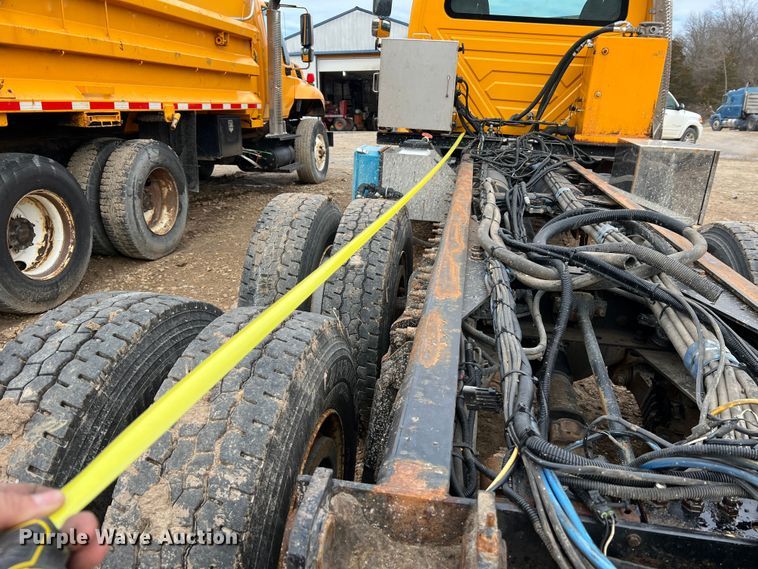 image for item MM9210 2016 International WorkStar 7500  truck cab and chassis