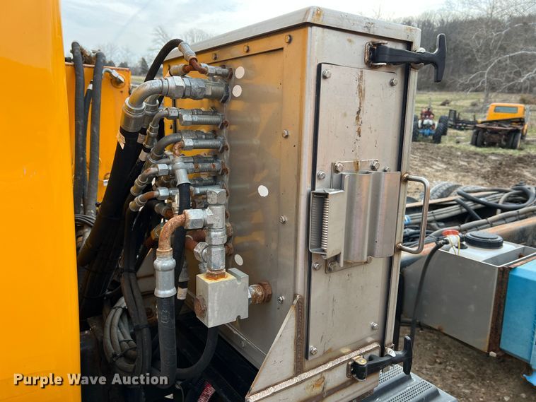 image for item MM9210 2016 International WorkStar 7500  truck cab and chassis