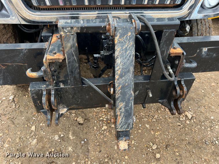 image for item MM9210 2016 International WorkStar 7500  truck cab and chassis