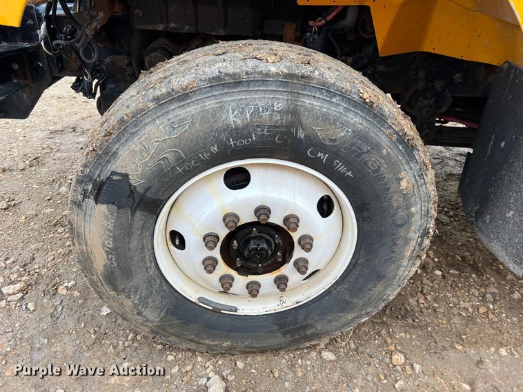 image for item MM9210 2016 International WorkStar 7500  truck cab and chassis