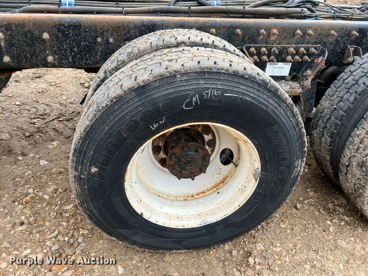 image for item MM9210 2016 International WorkStar 7500  truck cab and chassis