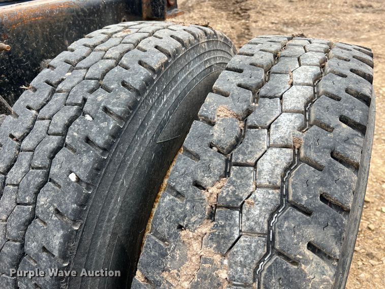 image for item MM9210 2016 International WorkStar 7500  truck cab and chassis