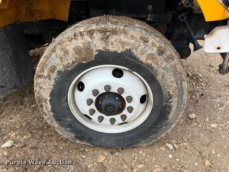 image for item MM9210 2016 International WorkStar 7500  truck cab and chassis