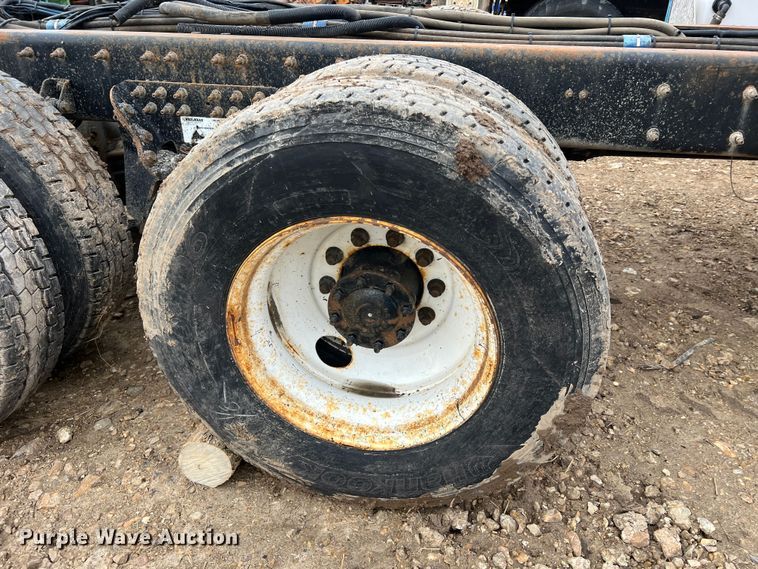 image for item MM9210 2016 International WorkStar 7500  truck cab and chassis