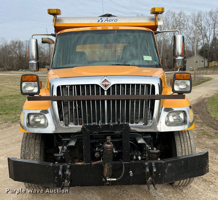 image for item MM9216 2006 International 7400  dump truck