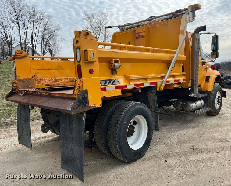 image for item MM9216 2006 International 7400  dump truck