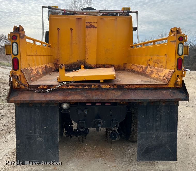 image for item MM9216 2006 International 7400  dump truck