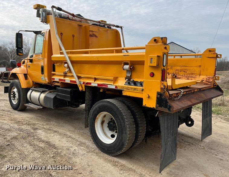 image for item MM9216 2006 International 7400  dump truck