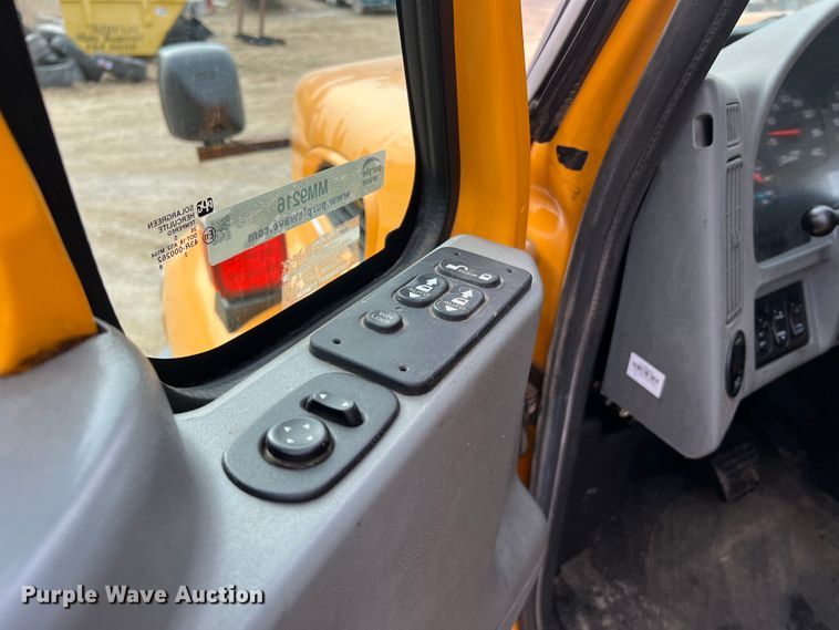 image for item MM9216 2006 International 7400  dump truck