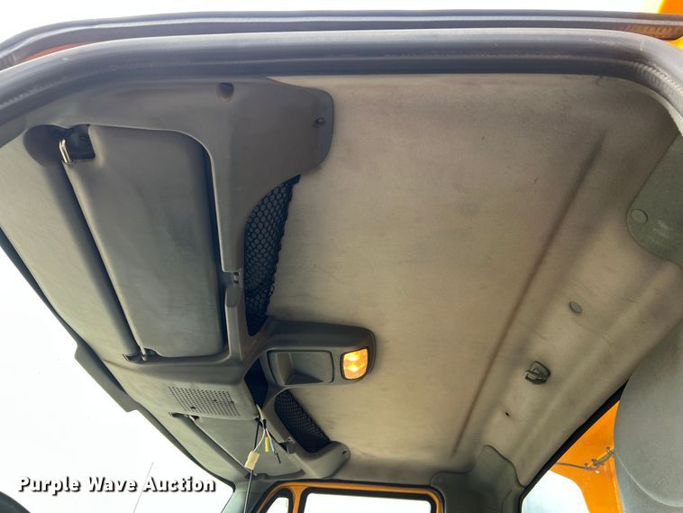 image for item MM9216 2006 International 7400  dump truck