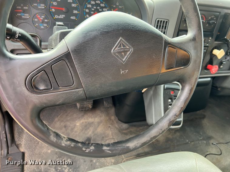 image for item MM9216 2006 International 7400  dump truck