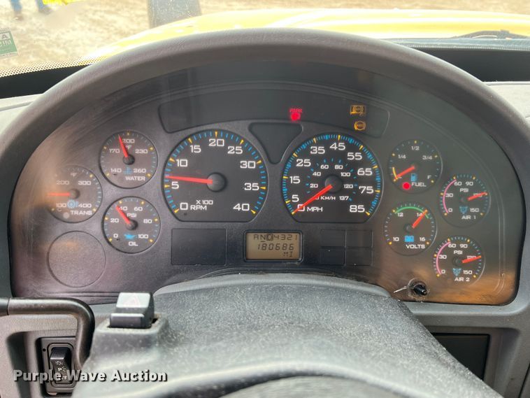 image for item MM9216 2006 International 7400  dump truck