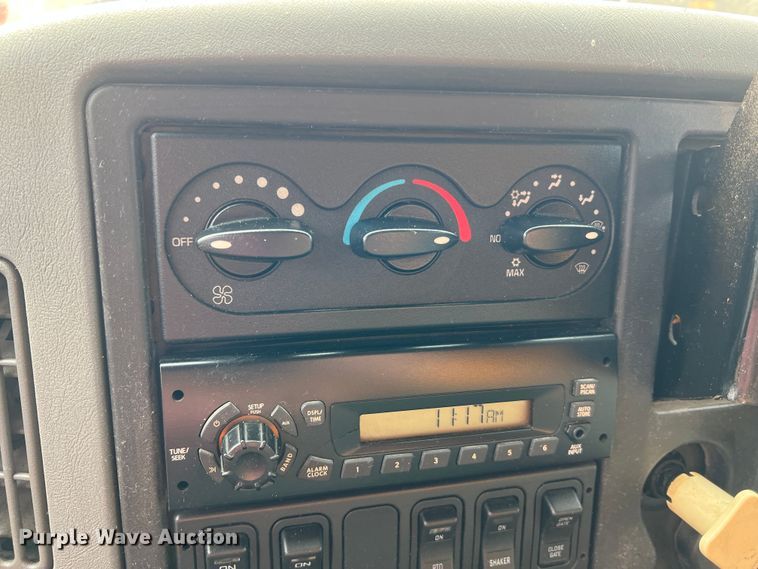 image for item MM9216 2006 International 7400  dump truck