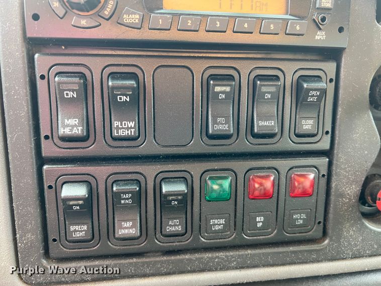 image for item MM9216 2006 International 7400  dump truck