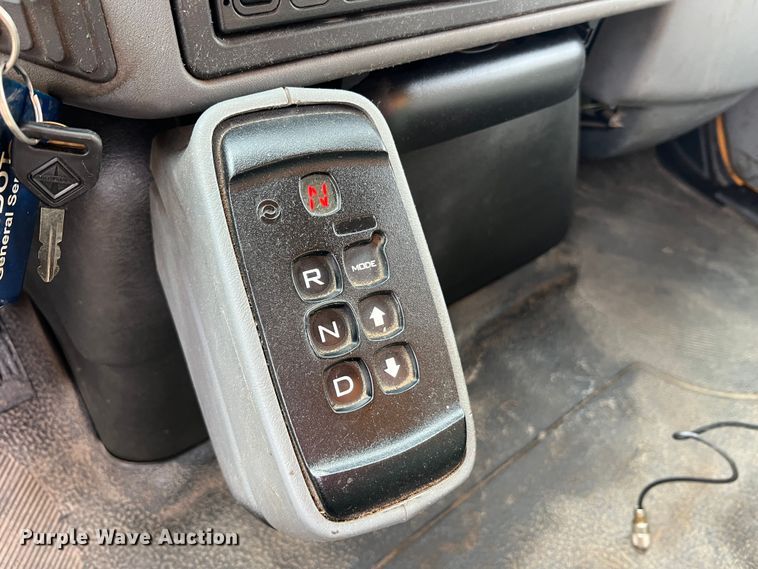 image for item MM9216 2006 International 7400  dump truck