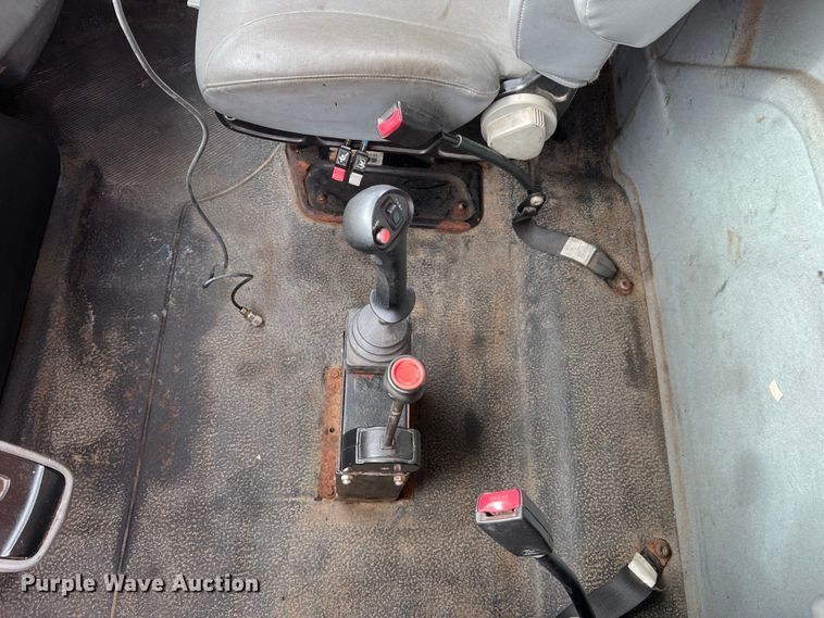 image for item MM9216 2006 International 7400  dump truck