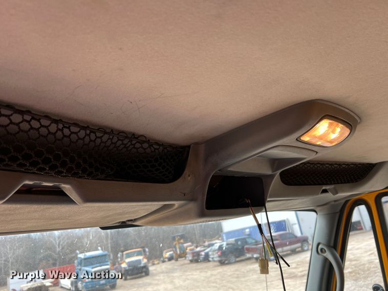 image for item MM9216 2006 International 7400  dump truck