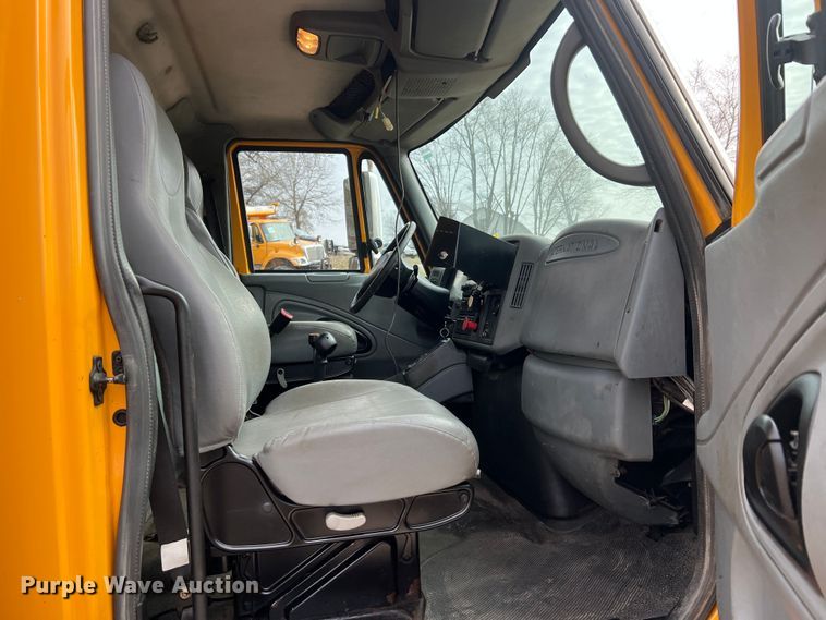 image for item MM9216 2006 International 7400  dump truck