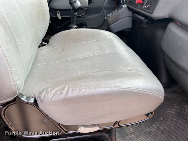 image for item MM9216 2006 International 7400  dump truck