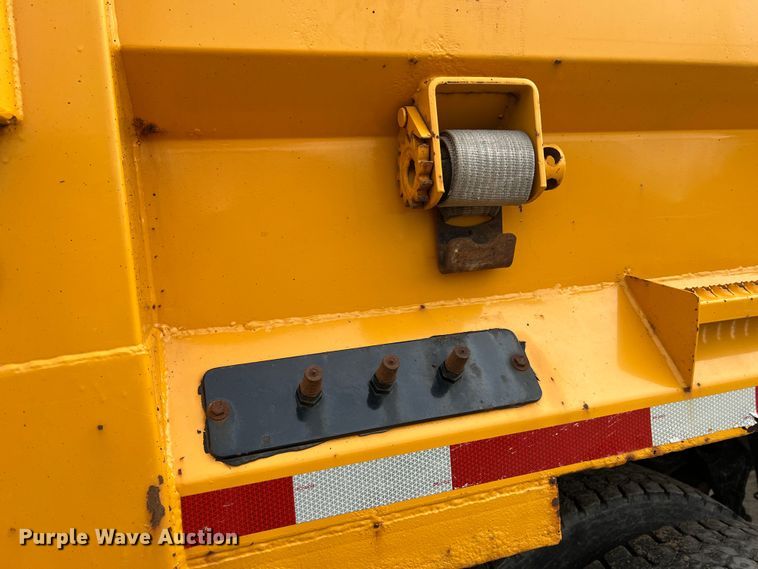 image for item MM9216 2006 International 7400  dump truck