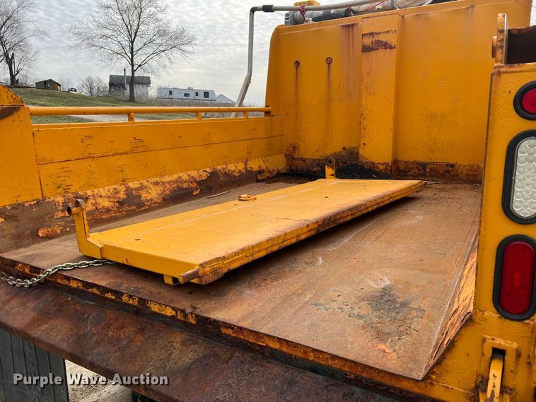 image for item MM9216 2006 International 7400  dump truck