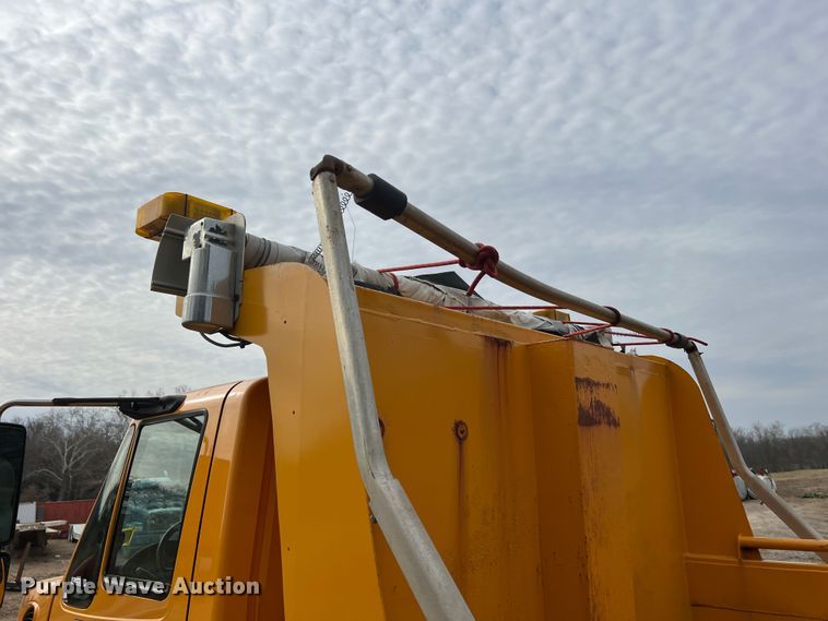 image for item MM9216 2006 International 7400  dump truck