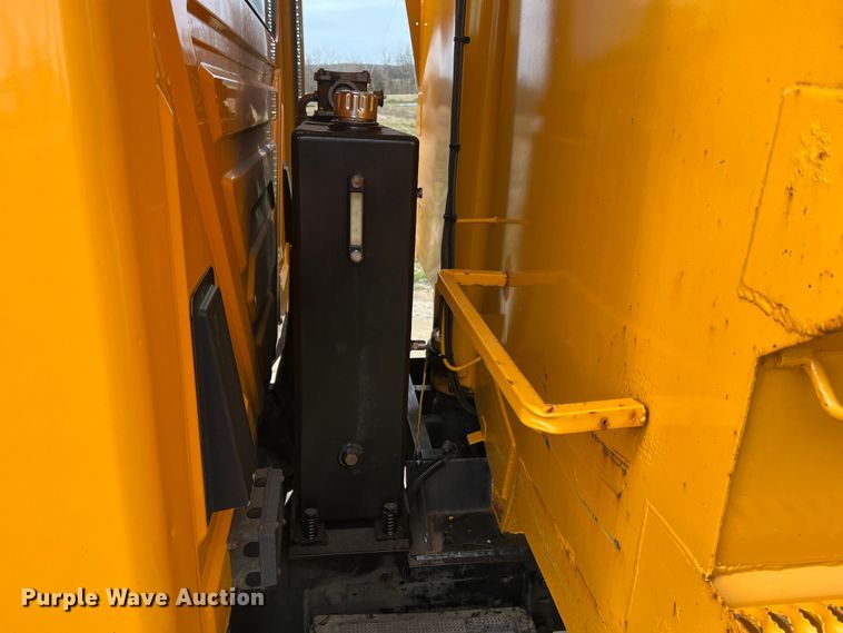 image for item MM9216 2006 International 7400  dump truck