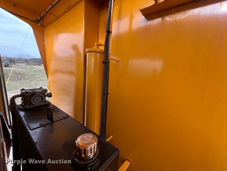 image for item MM9216 2006 International 7400  dump truck