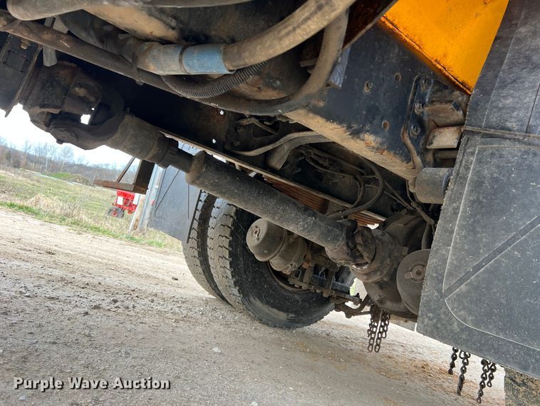 image for item MM9216 2006 International 7400  dump truck