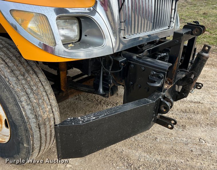 image for item MM9216 2006 International 7400  dump truck