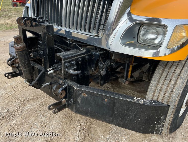 image for item MM9216 2006 International 7400  dump truck