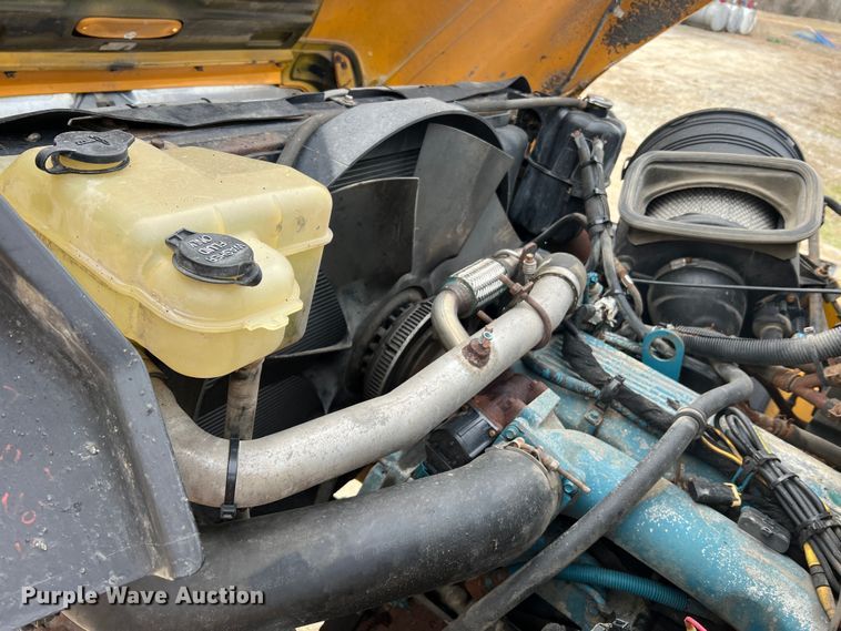 image for item MM9216 2006 International 7400  dump truck